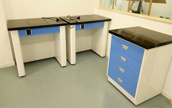 鋼木天平臺是實驗室家具必不可少的設備